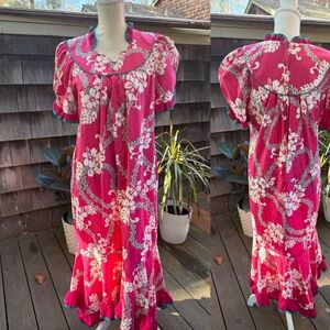 Vintage Muumuu maxi dress ruffles hibiscus pink white Sz M Good Times Hawaii.
